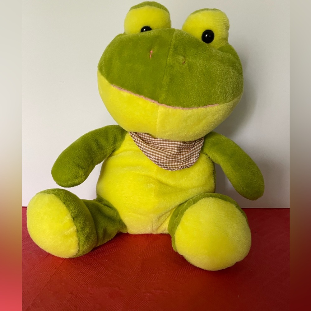 Circus circus plush stuffed frog toy. For children 3 years old and up. Green